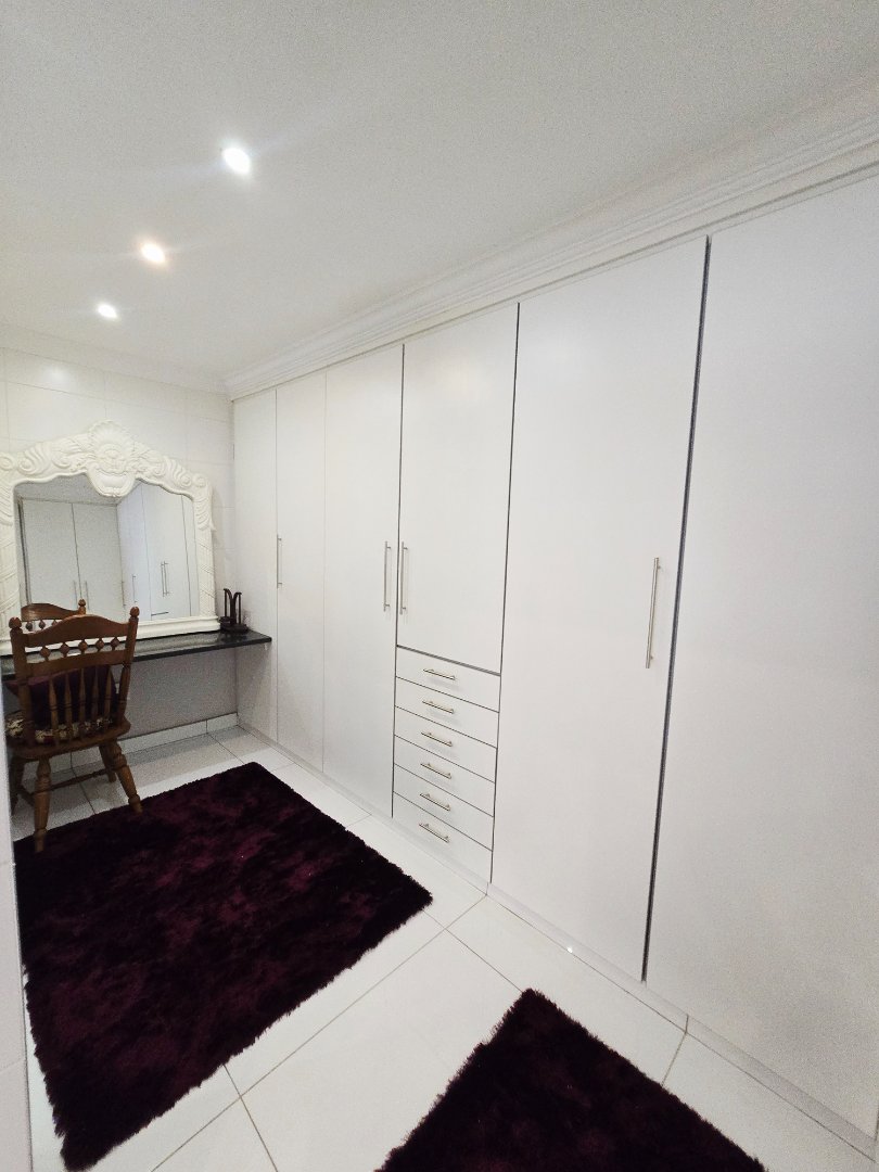 6 Bedroom Property for Sale in Wilkoppies North West